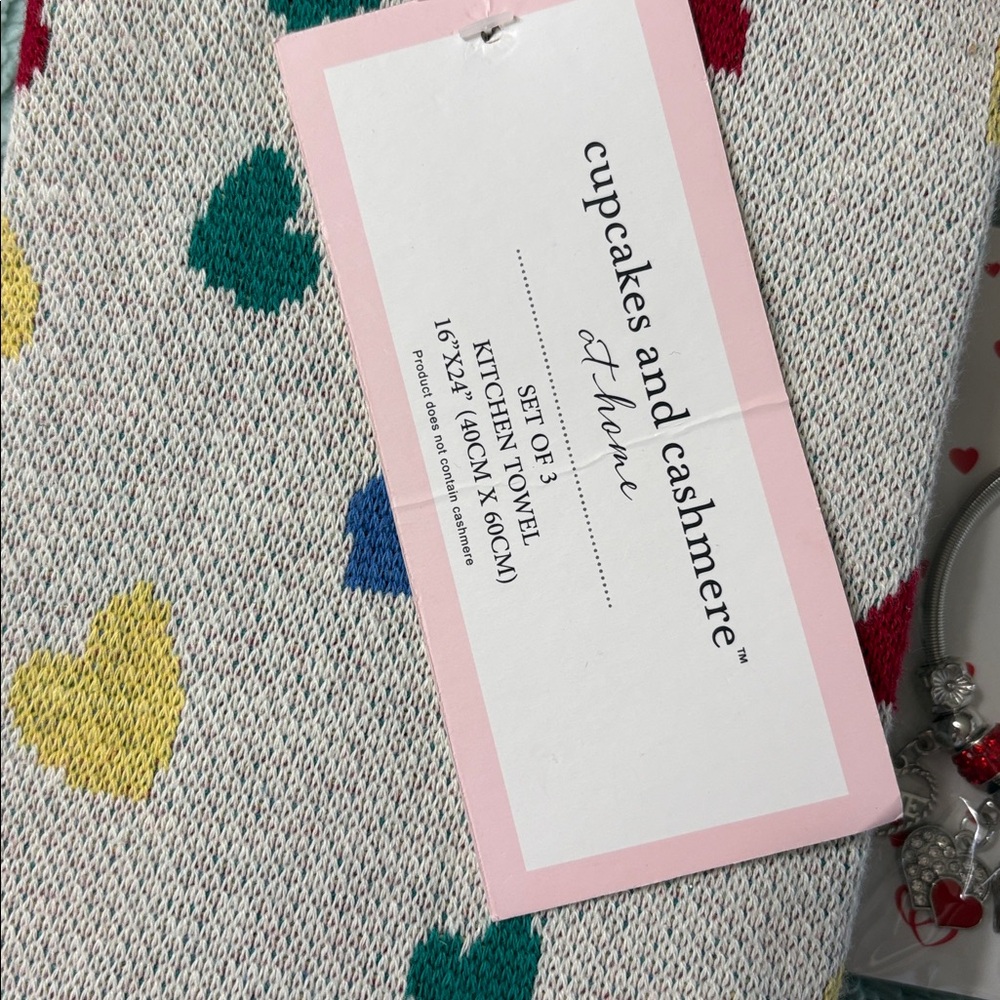Cupcakes & Cashmere Towels - Picture 3 of 11